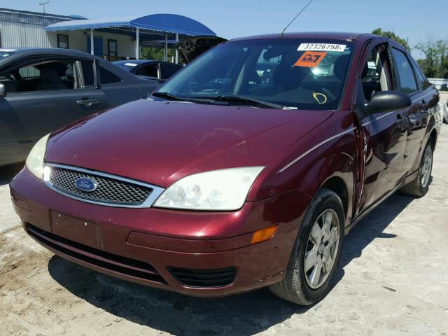 1FAHP34NX7W278181 - 2007 FORD FOCUS ZX4 MAROON photo 2