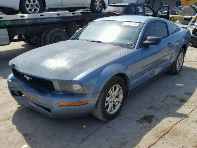 1ZVHT80N685108283 - 2008 FORD MUSTANG BLUE photo 2