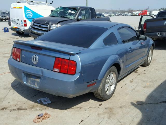 1ZVHT80N685108283 - 2008 FORD MUSTANG BLUE photo 4