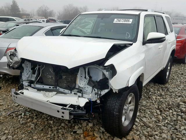 JTEBU5JR6J5525362 - 2018 TOYOTA 4RUNNER SR WHITE photo 2