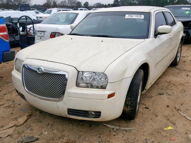 2C3KA53G36H493516 - 2006 CHRYSLER 300 TOURIN CREAM photo 2