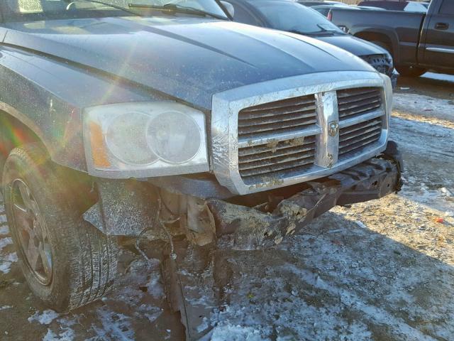 1D7HE42N85S308300 - 2005 DODGE DAKOTA SLT BLUE photo 9