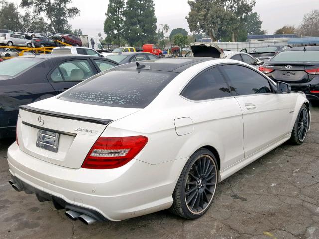 WDDGJ7HB1CF803370 - 2012 MERCEDES-BENZ C 63 AMG WHITE photo 4