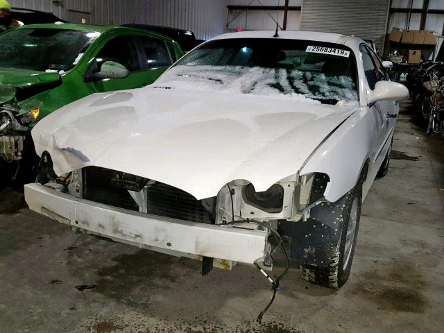 2G4WD532651353620 - 2005 BUICK LACROSSE C WHITE photo 2