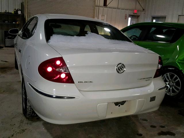 2G4WD532651353620 - 2005 BUICK LACROSSE C WHITE photo 3