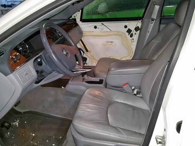 2G4WD532651353620 - 2005 BUICK LACROSSE C WHITE photo 5