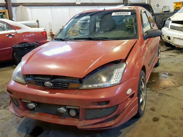 3FAFP3138YR220407 - 2000 FORD FOCUS ZX3 RED photo 2