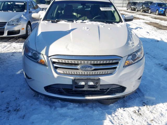 1FAHP2EW6AG126434 - 2010 FORD TAURUS SEL WHITE photo 9