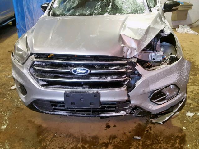 1FMCU0J93HUA11556 - 2017 FORD ESCAPE TIT SILVER photo 9