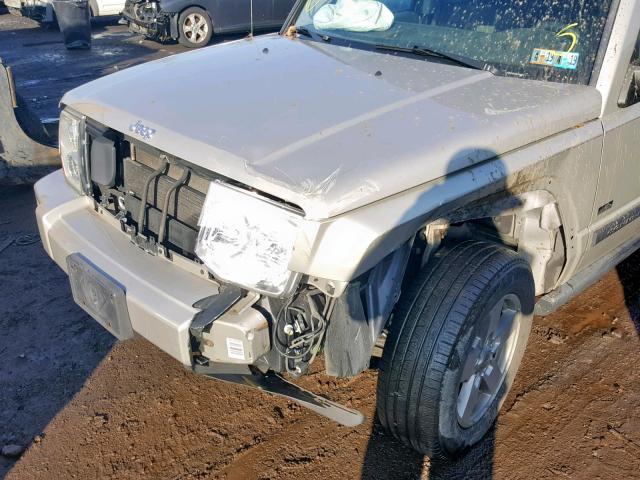 1J8HG48K68C149432 - 2008 JEEP COMMANDER TAN photo 9