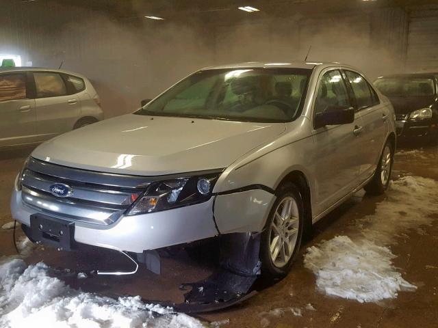 3FAHP0GA8CR231560 - 2012 FORD FUSION S SILVER photo 2