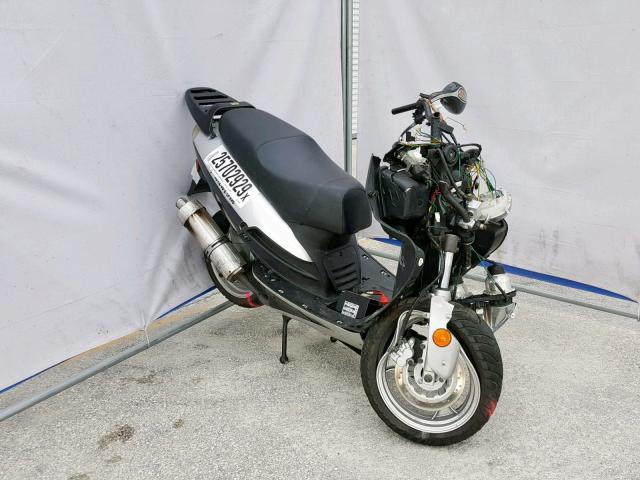 LL0TCKPM4HY580395 - 2017 OTHER SCOOTER SILVER photo 1