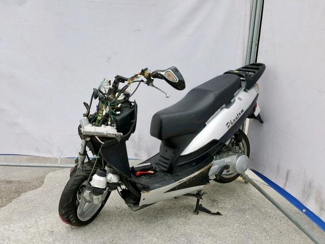 LL0TCKPM4HY580395 - 2017 OTHER SCOOTER SILVER photo 2