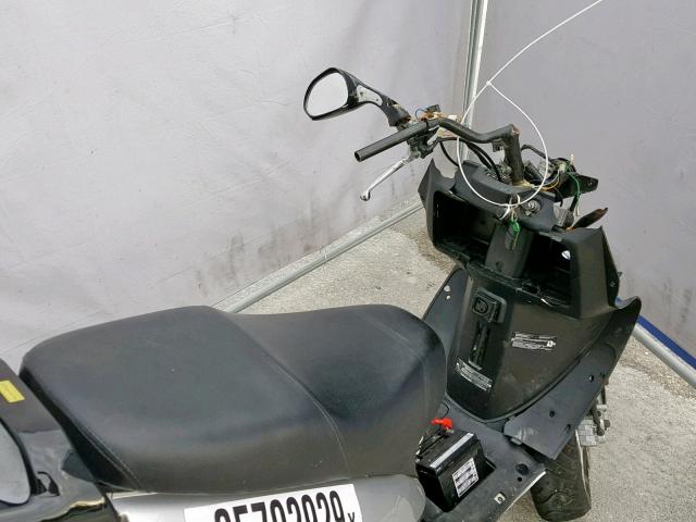 LL0TCKPM4HY580395 - 2017 OTHER SCOOTER SILVER photo 5