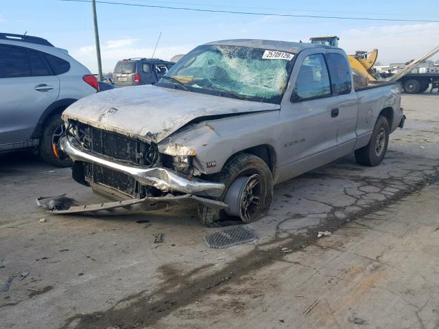 1B7GL22X3YS692637 - 2000 DODGE DAKOTA GRAY photo 2