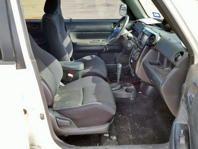 JTLKT324054015717 - 2005 TOYOTA SCION XB 白色 照片 5