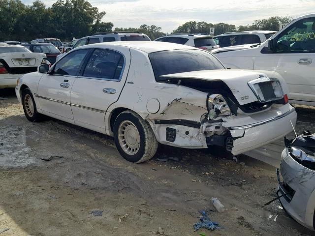 1LNHM81W32Y657559 - 2002 LINCOLN TOWN CAR E YELLOW photo 3