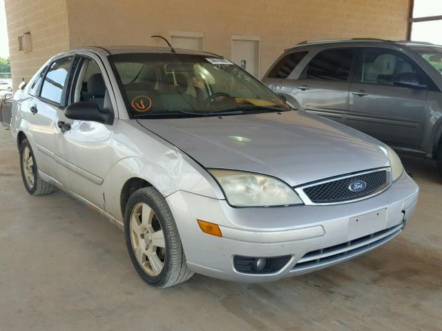 1FAHP34N36W200985 - 2006 FORD FOCUS ZX4 SILVER photo 1