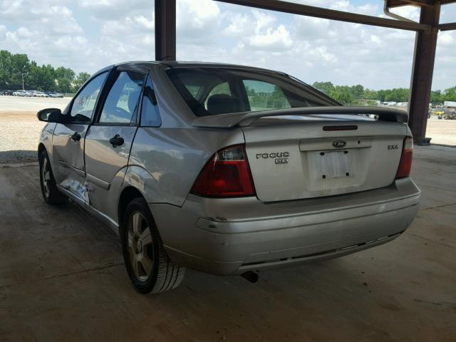 1FAHP34N36W200985 - 2006 FORD FOCUS ZX4 SILVER photo 3