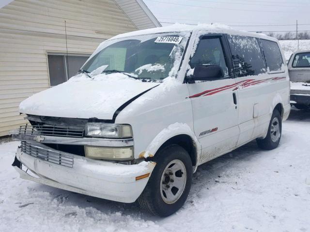 1GNEL19W11B135916 - 2001 CHEVROLET ASTRO WHITE photo 2