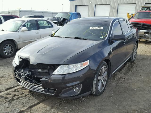 1LNHM94R99G604568 - 2009 LINCOLN MKS BLACK photo 2