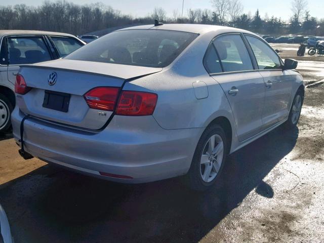 3VWLL7AJ6BM031089 - 2011 VOLKSWAGEN JETTA TDI SILVER photo 4