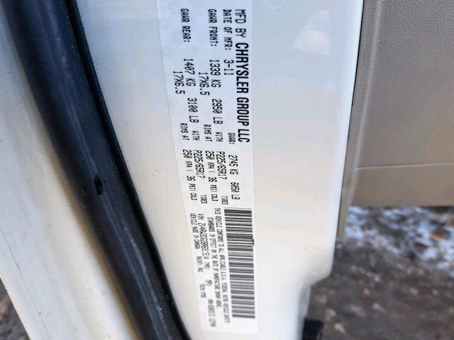 2V4RW3DG2BR691514 - 2011 VOLKSWAGEN ROUTAN SE WHITE photo 10