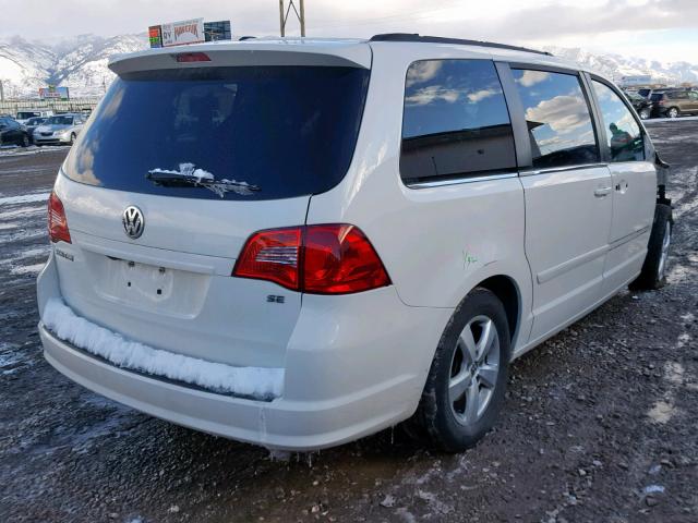 2V4RW3DG2BR691514 - 2011 VOLKSWAGEN ROUTAN SE WHITE photo 4