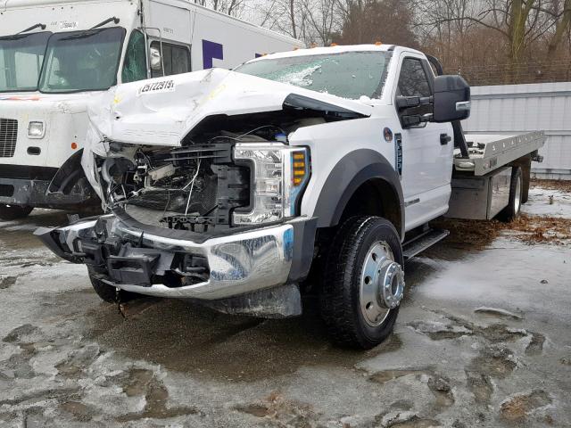 1FDUF5HT7JDA00899 - 2018 FORD F550 SUPER WHITE photo 2