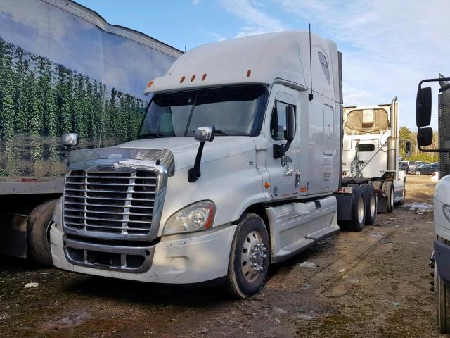 1FUJGLDV4CSBT0567 - 2012 FREIGHTLINER CASCADIA 1 WHITE photo 2