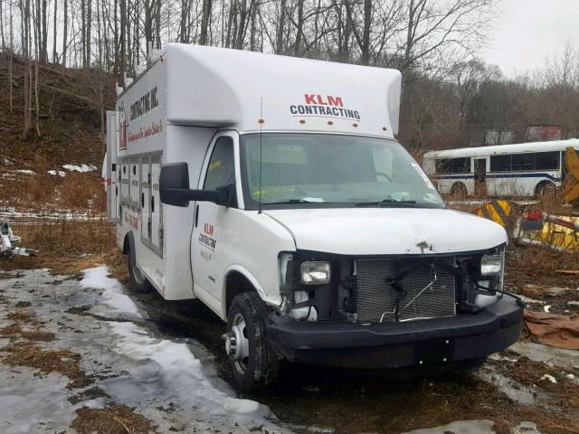 1GB6GUCG8G1130400 - 2016 CHEVROLET EXPRESS G4 WHITE photo 1