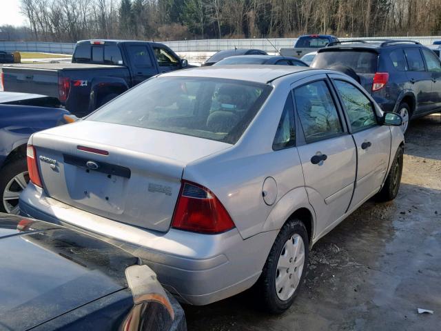 1FAFP34N37W229234 - 2007 FORD FOCUS ZX4 SILVER photo 4