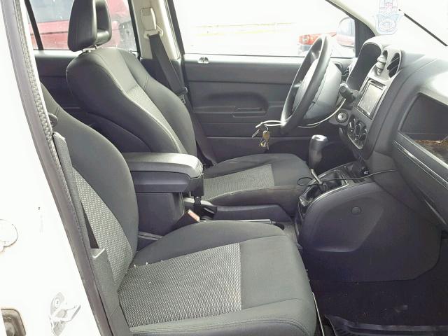 1J4FF47B29D223227 - 2009 JEEP COMPASS SP თეთრი ფოტო 5