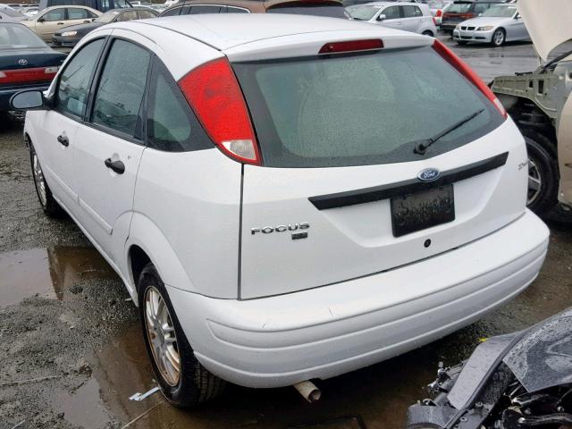 3FAFP37NX5R145326 - 2005 FORD FOCUS ZX5 WHITE photo 3