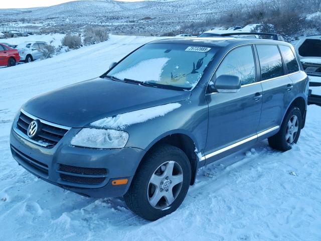 WVGBG77L65D015031 - 2005 VOLKSWAGEN TOUAREG 3. GRAY photo 2