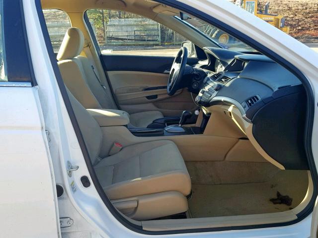 1HGCP2F43CA208548 - 2012 HONDA ACCORD LXP WHITE photo 5