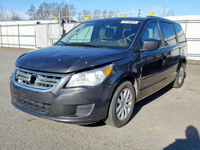 2C4RVABG9CR391457 - 2012 VOLKSWAGEN ROUTAN SE GRAY photo 2