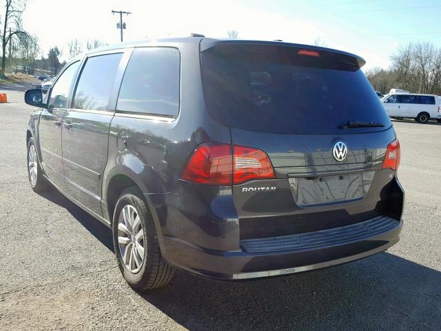 2C4RVABG9CR391457 - 2012 VOLKSWAGEN ROUTAN SE GRAY photo 3