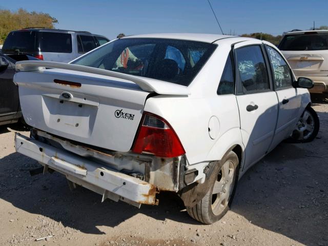 1FAHP34N17W346089 - 2007 FORD FOCUS ZX4 WHITE photo 4