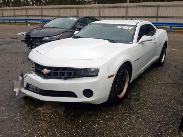 2G1FA1E33D9208605 - 2013 CHEVROLET CAMARO LS WHITE photo 2