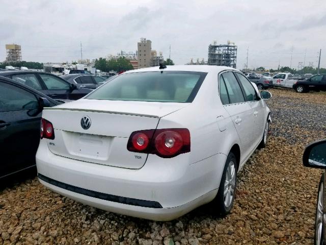 3VWRL7AJXAM163474 - 2010 VOLKSWAGEN JETTA TDI WHITE photo 4