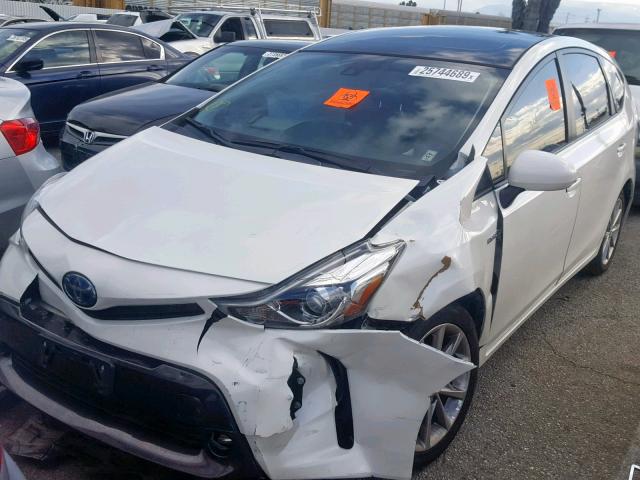 JTDZN3EU0HJ063904 - 2017 TOYOTA PRIUS V WHITE photo 2