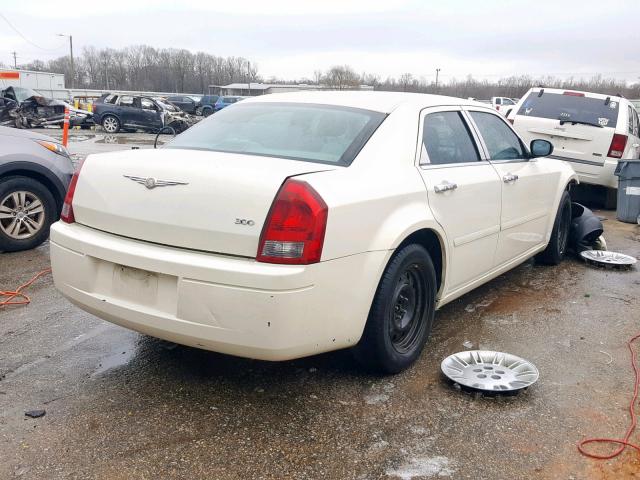 2C3JA43R95H622946 - 2005 CHRYSLER 300 CREAM photo 4