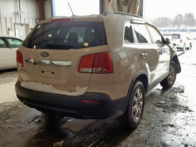 5XYKT4A15BG039064 - 2011 KIA SORENTO BA WHITE photo 4