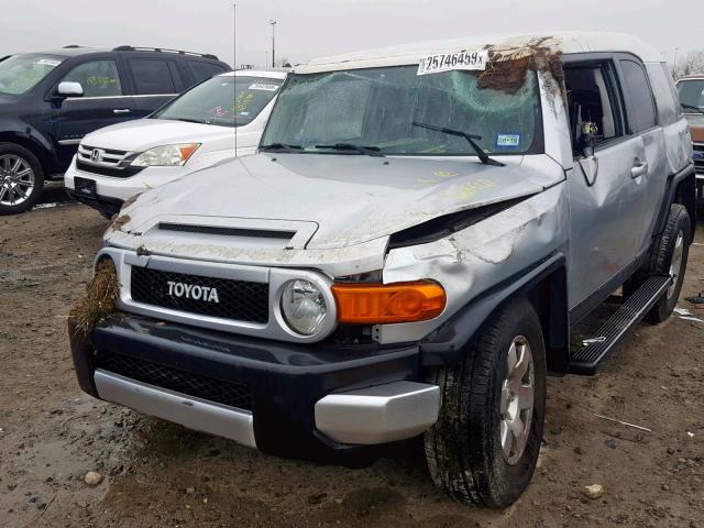 JTEZU11F370008362 - 2007 TOYOTA FJ CRUISER SILVER photo 2