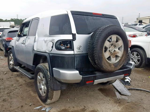 JTEZU11F370008362 - 2007 TOYOTA FJ CRUISER SILVER photo 3