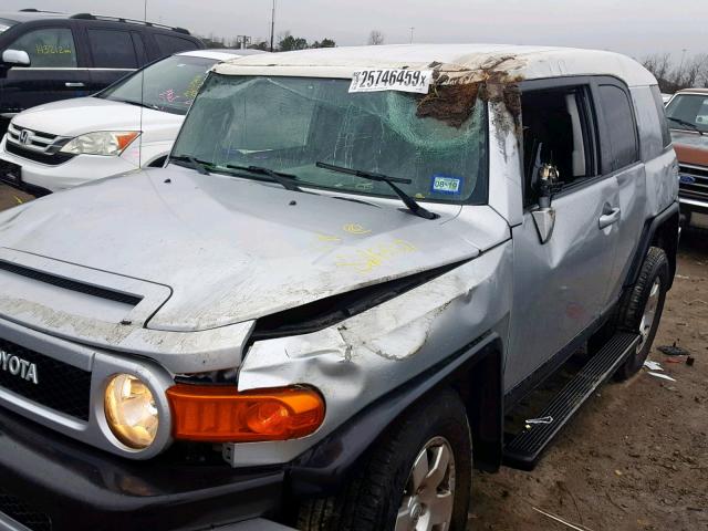 JTEZU11F370008362 - 2007 TOYOTA FJ CRUISER SILVER photo 9