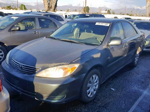 4T1BE32K55U027765 - 2005 TOYOTA CAMRY LE GREEN photo 2