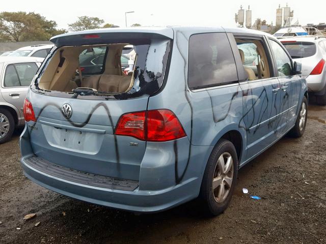 2V4RW3D18AR272674 - 2010 VOLKSWAGEN ROUTAN SE BLUE photo 4