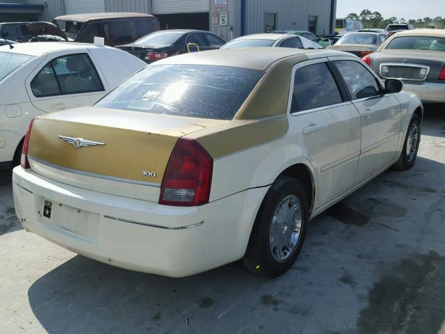 2C3KA53G67H812327 - 2007 CHRYSLER 300 TOURIN WHITE photo 4